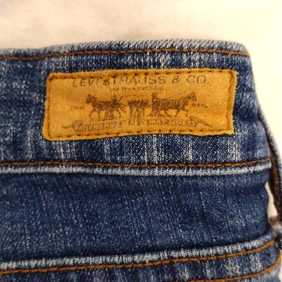 Levi's Women's Low Boot Cut Blue Denim Jeans size 12 Medium Back Button Pockets - Picture 10 of 10